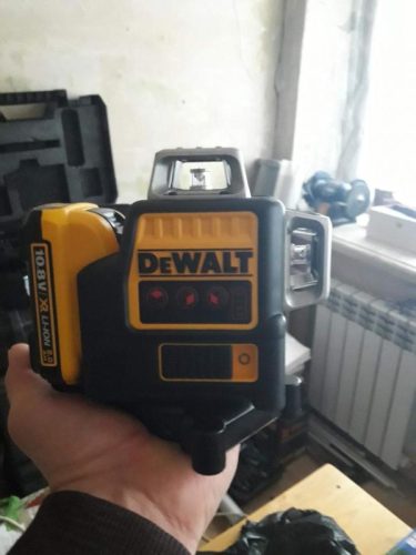 Cамовыравнивающийся лазерный уровень DeWALT DCE089D1R