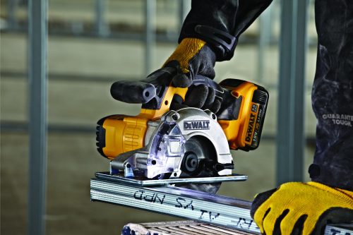 Дисковая пила по металлу DEWALT 18 В XR DCS373N-XJ