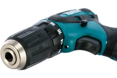 Аккумуляторная дрель-шуруповерт Makita DF330DWE