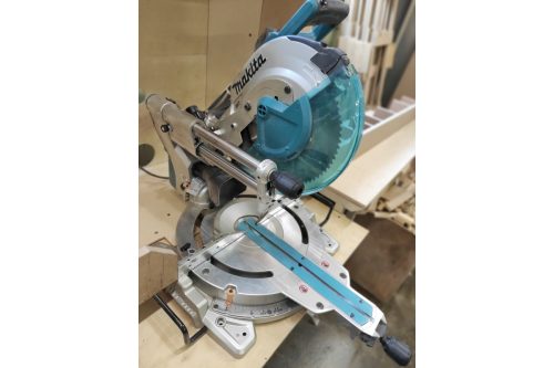 Торцовочная пила Makita LS1219