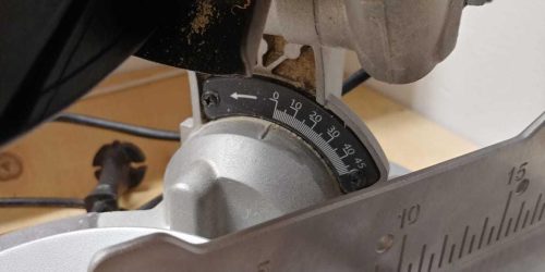 Торцовочная пила Dewalt DWS774