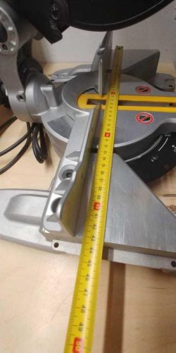 Торцовочная пила Dewalt DWS774