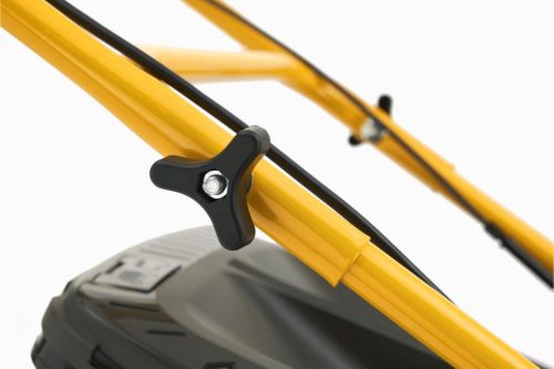 Самоходная аккумуляторная газонокосилка STIGA Collector 548 S AE KIT