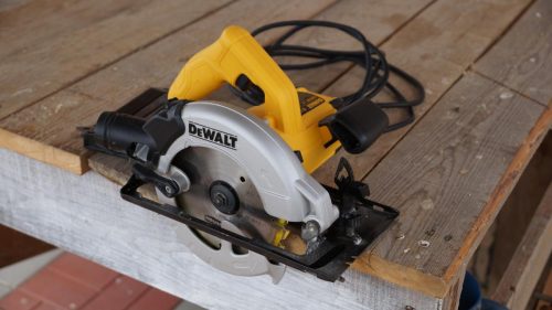 Дисковая пила DeWALT DWE 550