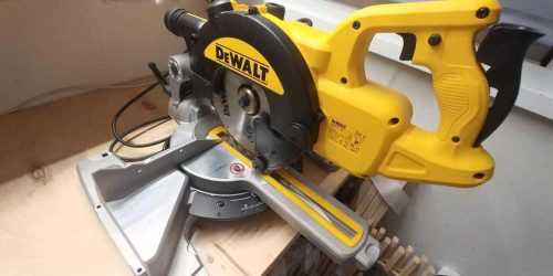 Торцовочная пила Dewalt DWS774