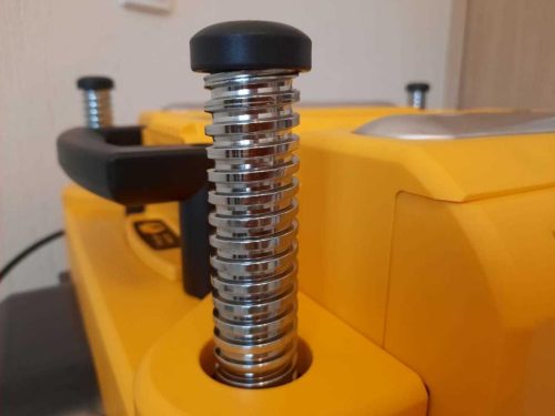 Фото Рейсмусный станок Dewalt 1800 Вт, макс. ширина 330 мм DW735-KS Рейсмусный станок Dewalt 1800 Вт, макс. ширина 330 мм DW735-KS