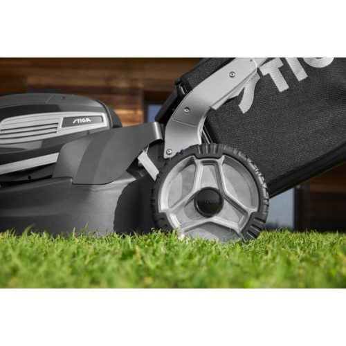 Самоходная аккумуляторная газонокосилка Stiga Twinclip 950 SQ AE (48 см)