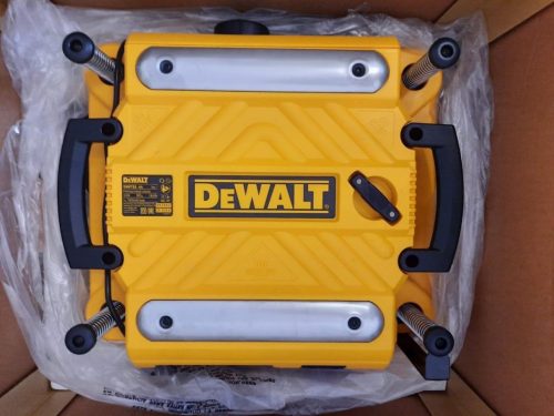 Фото Рейсмусный станок Dewalt 1800 Вт, макс. ширина 330 мм DW735-KS Рейсмусный станок Dewalt 1800 Вт, макс. ширина 330 мм DW735-KS