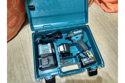 Фото Аккумуляторная дрель-шуруповерт Makita DF032DWMX1 Аккумуляторная дрель-шуруповерт Makita DF032DWMX1