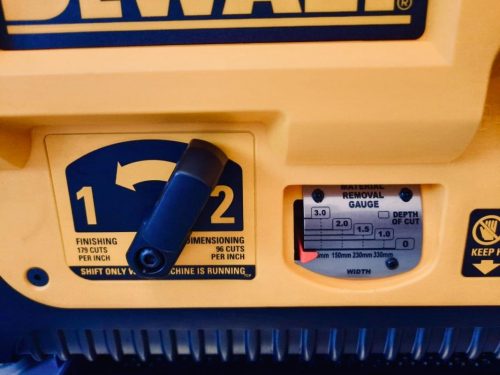 Фото Рейсмусный станок Dewalt 1800 Вт, макс. ширина 330 мм DW735-KS Рейсмусный станок Dewalt 1800 Вт, макс. ширина 330 мм DW735-KS