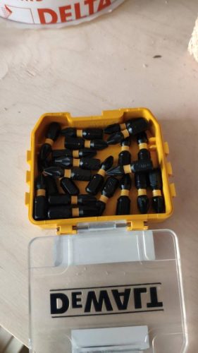 Биты PZ2, 25 мм, 25 шт в кейсе Dewalt DT70556T