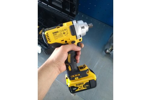 Импульсный гайковерт DEWALT 18.0 В XR DCF894P2-QW