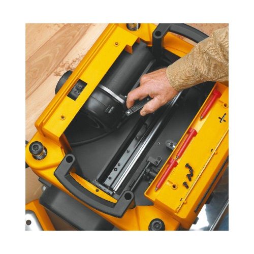 Фото Рейсмусный станок Dewalt 1800 Вт, макс. ширина 330 мм DW735-KS Рейсмусный станок Dewalt 1800 Вт, макс. ширина 330 мм DW735-KS