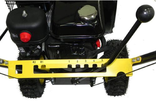 Бензиновый снегоуборщик Huter SGC 4800