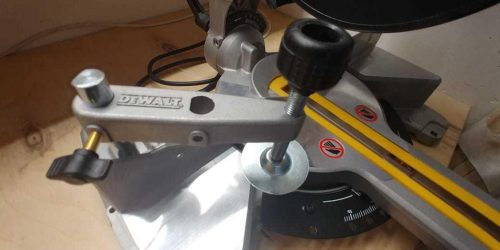 Торцовочная пила Dewalt DWS774