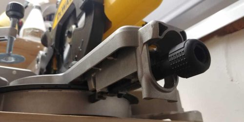 Торцовочная пила Dewalt DWS774