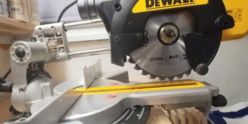 Торцовочная пила Dewalt DWS774