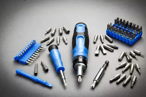 Фото ЗУБР 130 шт., отвертка реверсивная в наборе с битами и отсеком для бит в рукоятке 25237-H129 ЗУБР 130 шт., отвертка реверсивная в наборе с битами и отсеком для бит в рукоятке 25237-H129