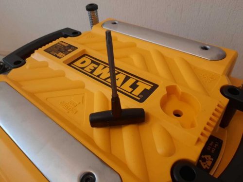 Фото Рейсмусный станок Dewalt 1800 Вт, макс. ширина 330 мм DW735-KS Рейсмусный станок Dewalt 1800 Вт, макс. ширина 330 мм DW735-KS