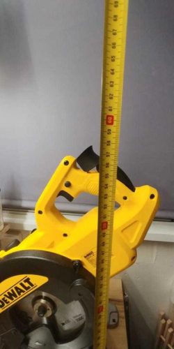 Торцовочная пила Dewalt DWS774