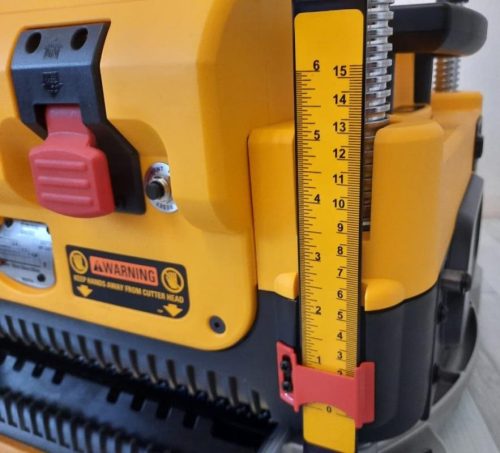 Фото Рейсмусный станок Dewalt 1800 Вт, макс. ширина 330 мм DW735-KS Рейсмусный станок Dewalt 1800 Вт, макс. ширина 330 мм DW735-KS