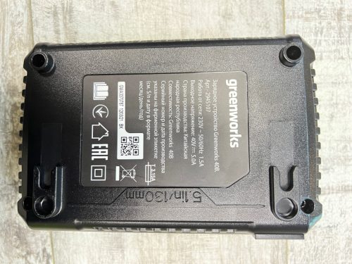 Быстрое зарядное устройство Greenworks G40UC5, 40V, 5А