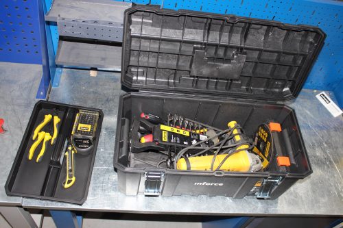 Inforce Ящик для инструмента 26 с металлическими замками 06-20-06