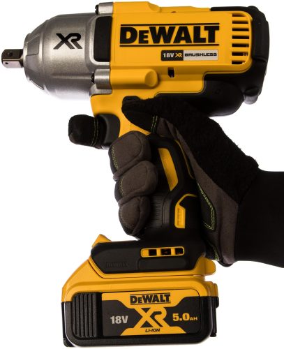 Аккумуляторный гайковерт DeWALT DCF 899 P2