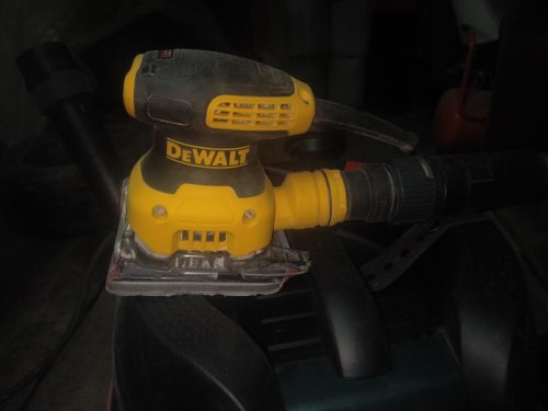 Вибрационная шлифмашина Dewalt DWE6411