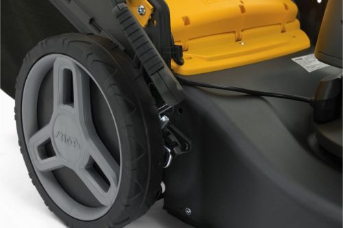 Самоходная аккумуляторная газонокосилка STIGA Collector 548 S AE KIT
