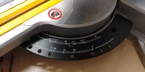 Торцовочная пила Dewalt DWS774