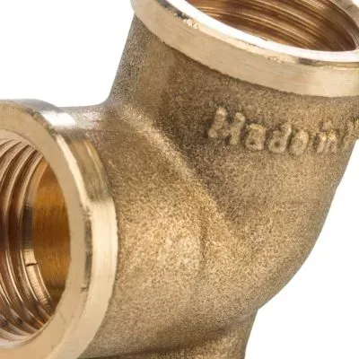SFT-0038-000012 STOUT Угольник с креплением ВР 1/2