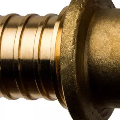 SFA-0009-002012 STOUT Угольник настенный с креплением 20xRp 1/2" для труб из сшитого полиэтилена аксиальный