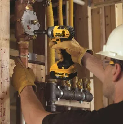 Аккумуляторный гайковерт DeWALT DCF 880 M2