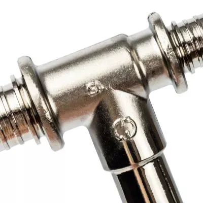 SFA-0026-162520 STOUT Трубка для подкл-я радиатора, Т-образная 16/15/20 для труб из сшитого полиэтилена аксиальный