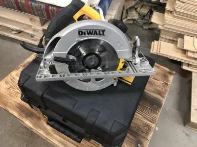 Дисковая пила DeWALT DWE 576 K
