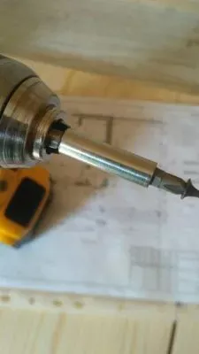 Держатель универсальный магнитный (1/4"; 60 мм) Dewalt DT 7500