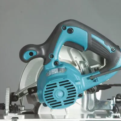 Дисковая пила Makita HS6601