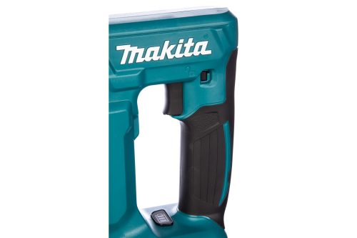 Скобозабиватель Makita DST112Z