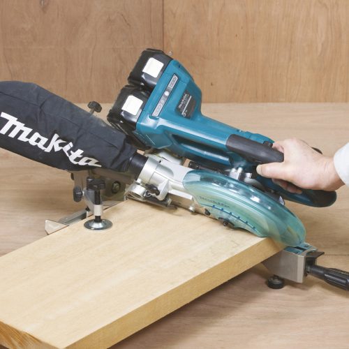 Торцовочная пила Makita DLS714Z