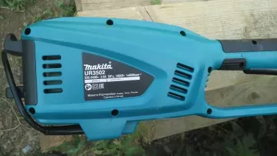 Электрокоса Makita UR3502